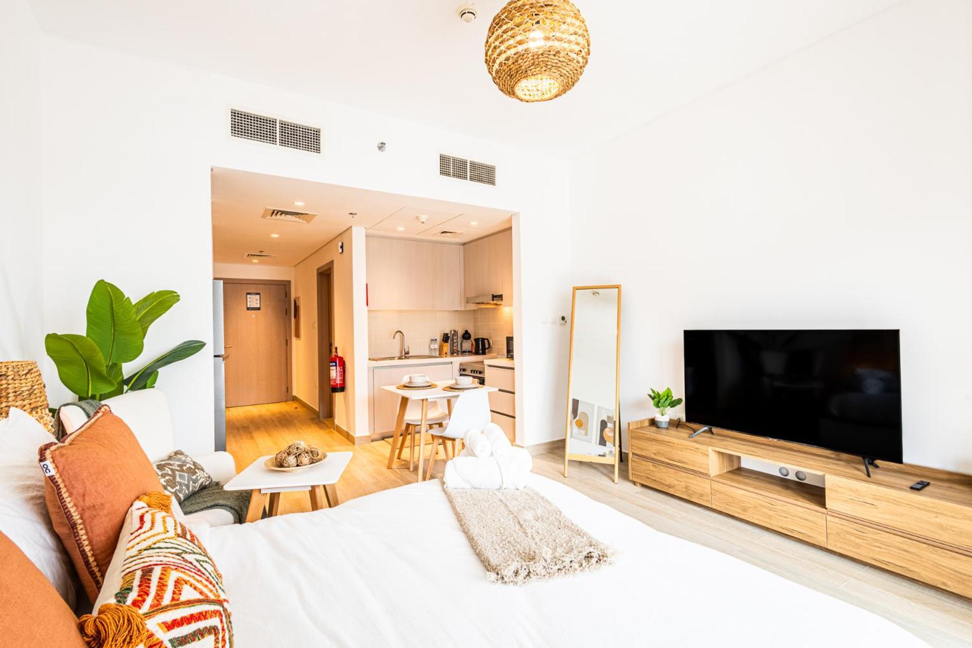 Voyage Waters Edge With Canal Views Abu Dhabi