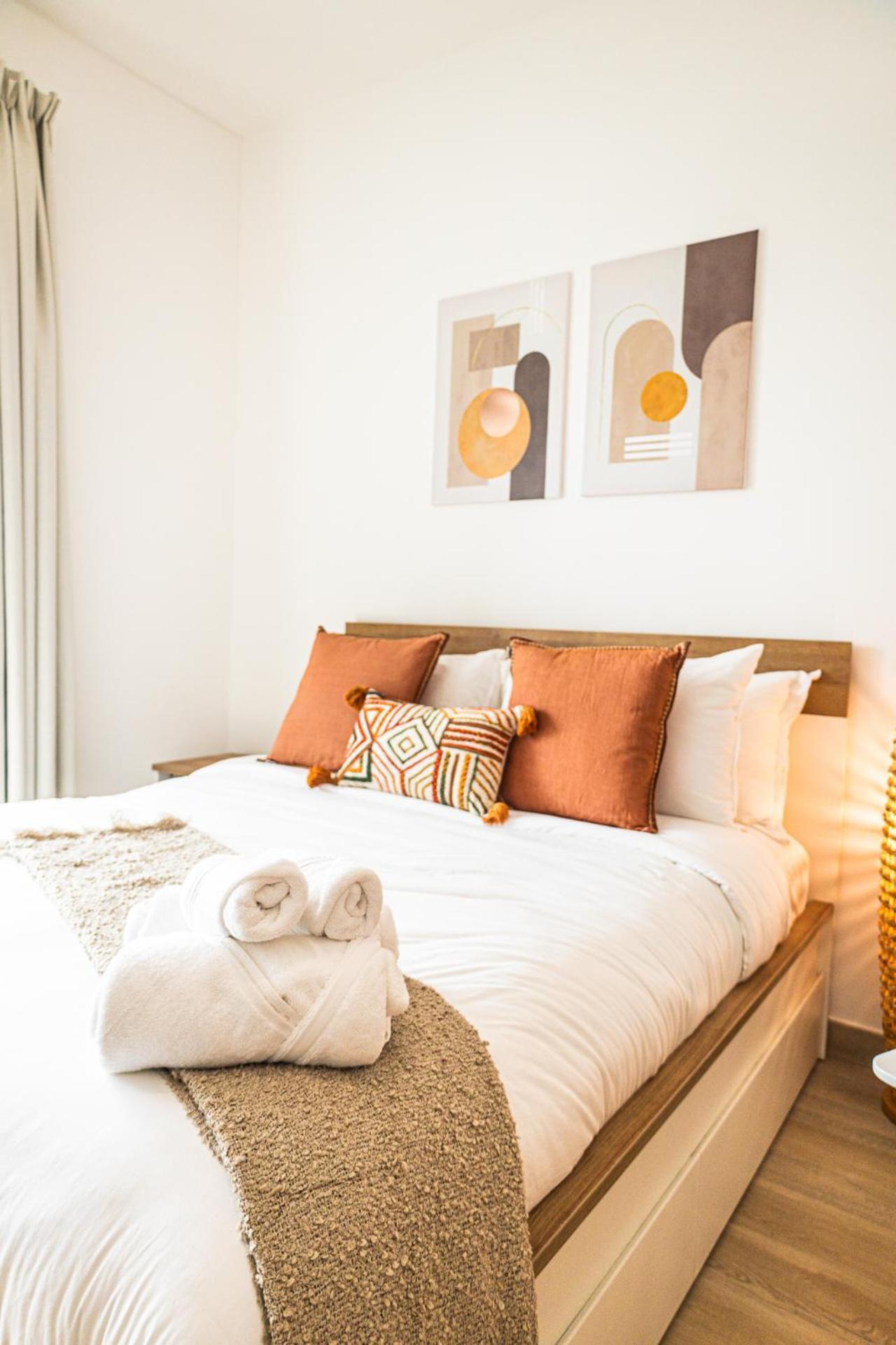 Voyage Waters Edge With Canal Views Apartment Abu Dhabi